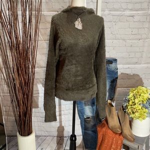 En Thread high neck pullover in a fluffy fabric